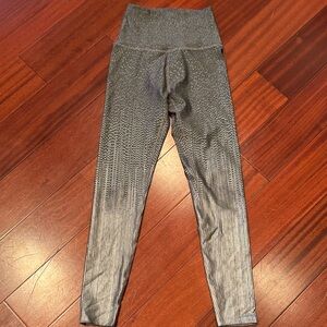 Beyond Yoga Gray High-Waisted Leggings with hombre silver foil